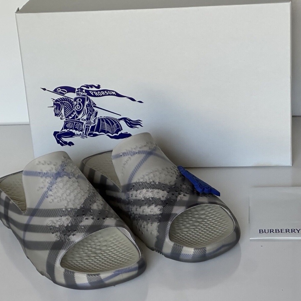 Burberry Stingray checked men slides with signature Equestrian Knight motif